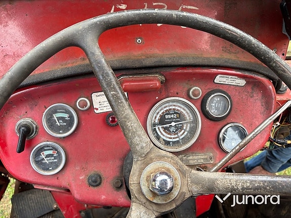 Traktor - Massey Ferguson, 135 Special 8-VX 11 of 30