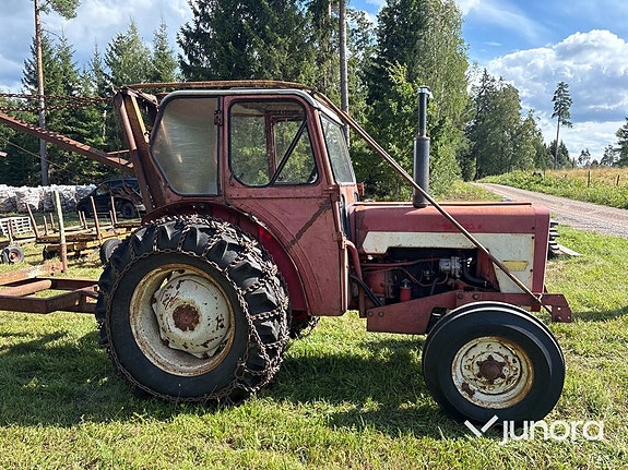 Traktor med skogsvagn - International, IH 434 11 of 30