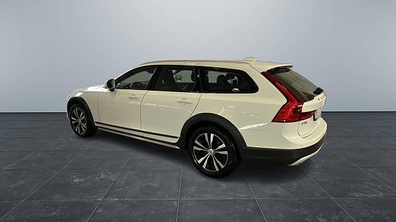 Volvo V90 Cross Country 3 of 11