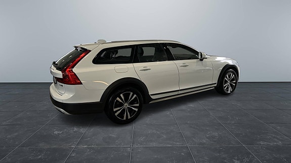 Volvo V90 Cross Country 4 of 11