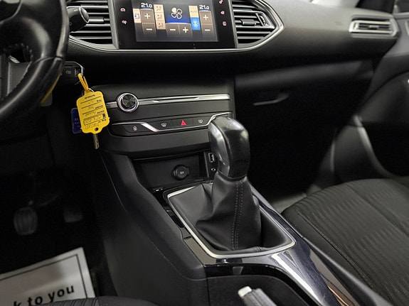 Peugeot 308 SW 15 of 20
