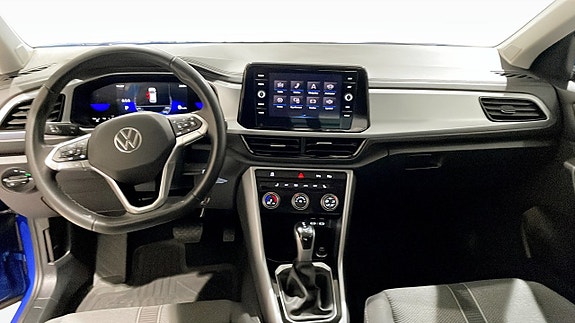 Volkswagen T-Roc 10 of 12