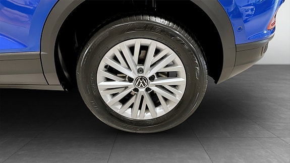 Volkswagen T-Roc 6 of 12