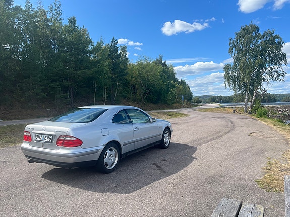 Mercedes-Benz CLK230 3 of 7