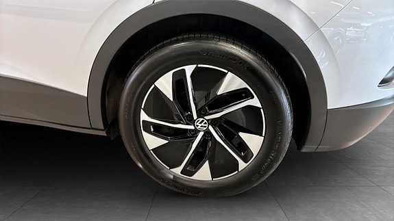 Volkswagen ID.4 7 of 14