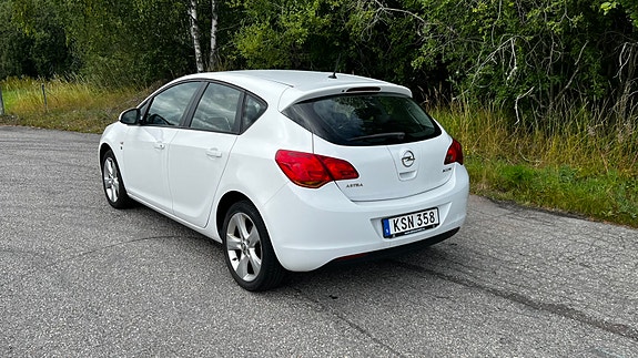 Opel Astra 4 of 6
