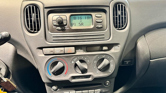 Toyota Yaris Verso 9 of 16