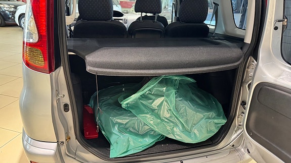 Toyota Yaris Verso 14 of 16
