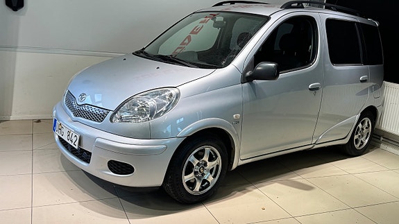 Toyota Yaris Verso 2 of 16