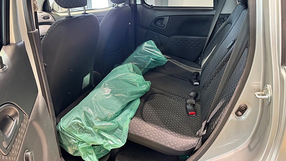 Toyota Yaris Verso 13 of 16