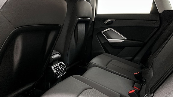Audi Q3 11 of 13