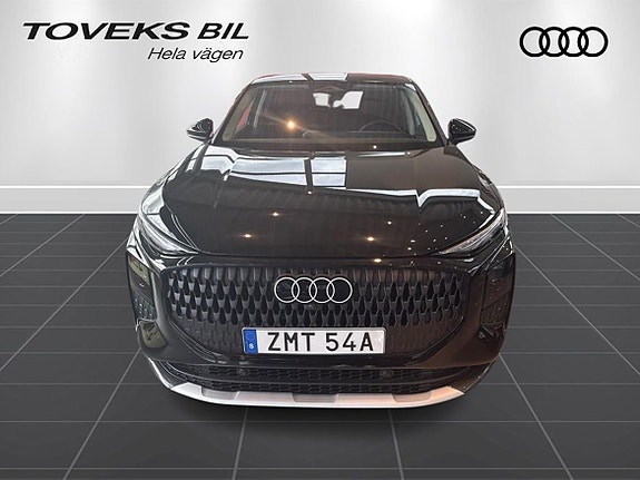 Audi Q3 2 of 10