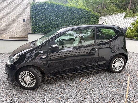 Volkswagen UP! 2 of 10