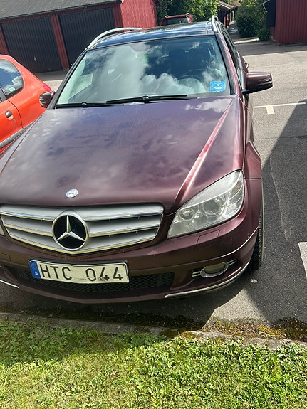 Mercedes-Benz C320 3 of 3