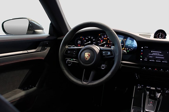 Porsche 911 Carrera 4 GTS 6 of 11