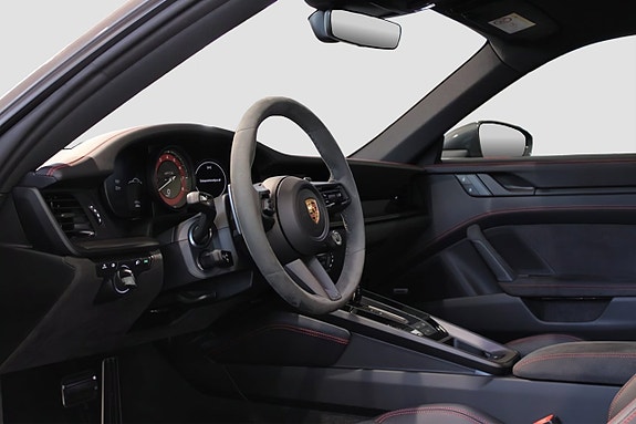 Porsche 911 Carrera 4 GTS 5 of 11