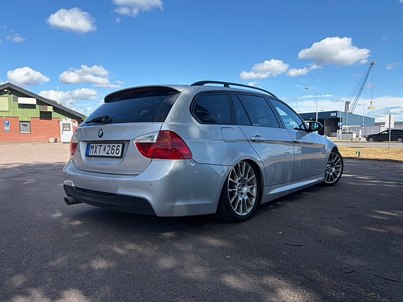 BMW 325d 2 of 12
