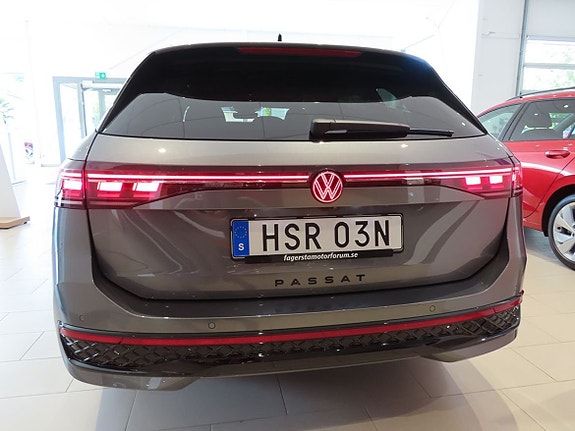 Volkswagen Passat 6 of 25