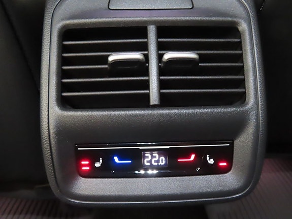 Volkswagen Passat 13 of 25