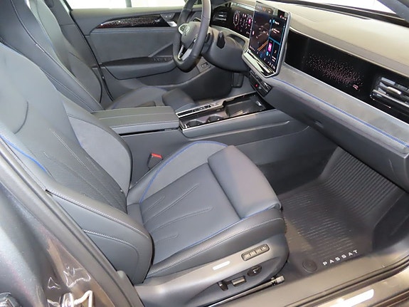 Volkswagen Passat 10 of 25