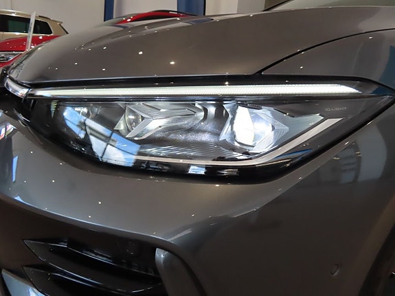 Volkswagen Passat 5 of 25