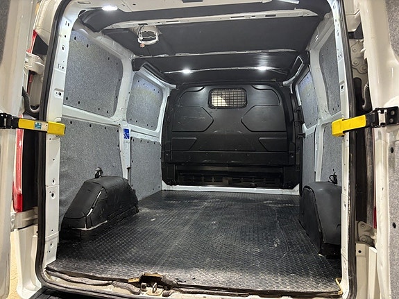 Ford Transit Custom 11 of 27
