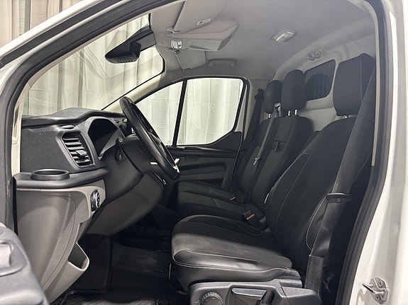 Ford Transit Custom 13 of 27