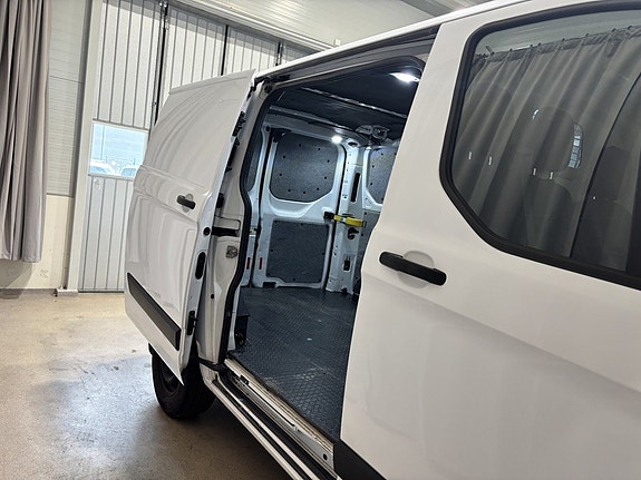 Ford Transit Custom 12 of 27