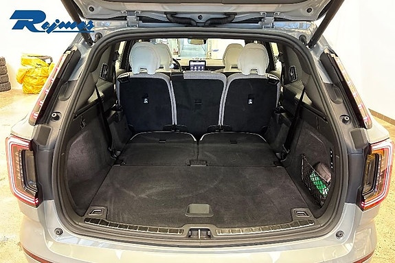 Volvo EX90 15 of 25
