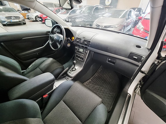 Toyota Avensis 15 of 20