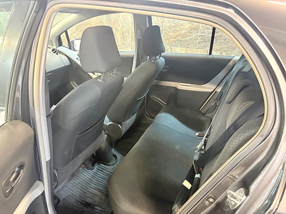 Toyota Yaris 7 of 8