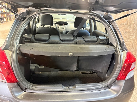 Toyota Yaris 8 of 8