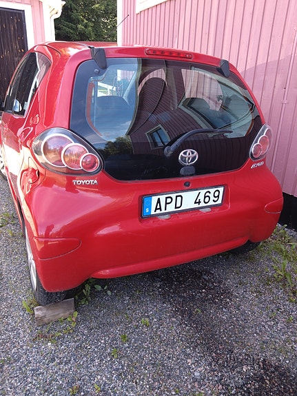 Toyota Aygo 2 of 3