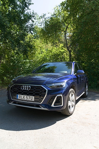 Audi Q5 2 of 17