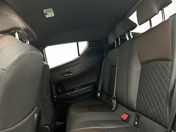 Toyota C-HR 10 of 28