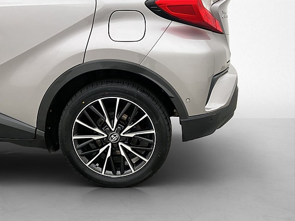 Toyota C-HR 26 of 28