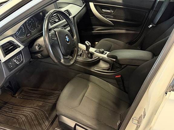 BMW 320i 13 of 13
