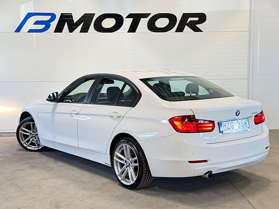 BMW 320i 5 of 13