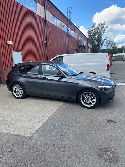 BMW 118d 2 of 11