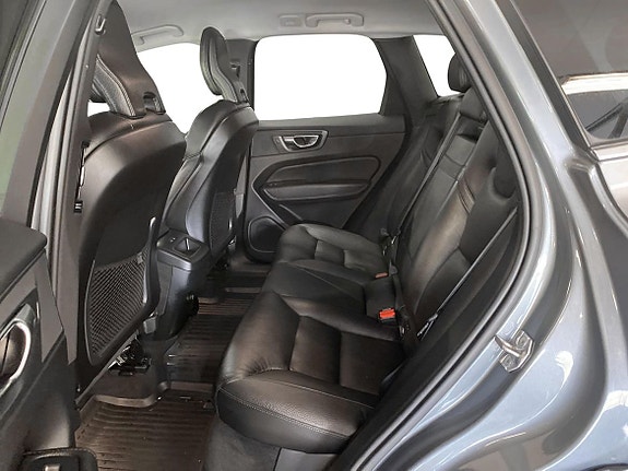 Volvo XC60 7 of 10