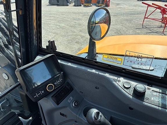 Hyundai HX85A 11 of 14