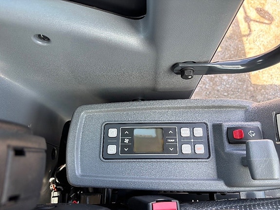Hyundai HX85A 13 of 14