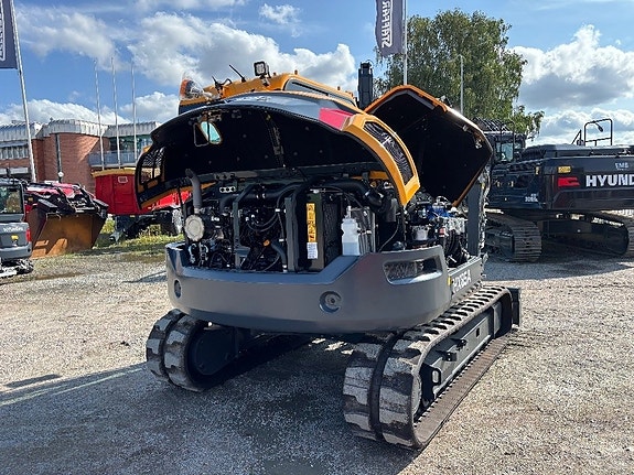 Hyundai HX85A 7 of 14