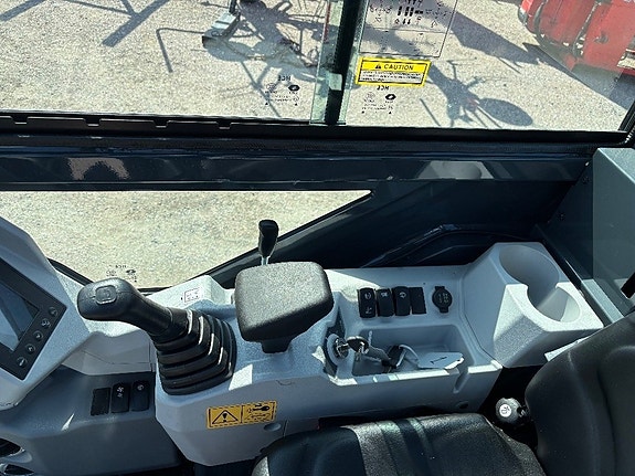Hyundai HX19A 8 of 9