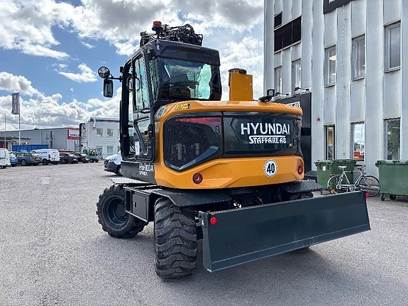 Hyundai HW100A 10 of 19