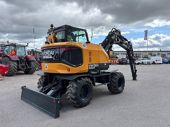 Hyundai HW100A 8 of 19