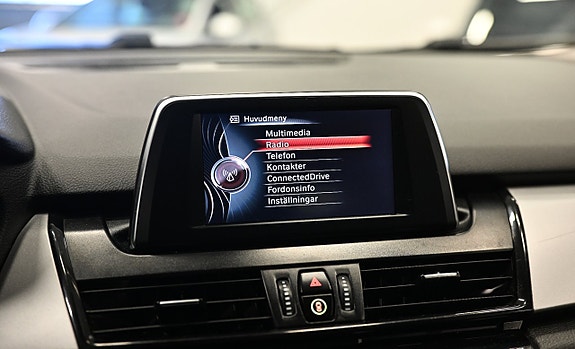BMW 216d 19 of 21