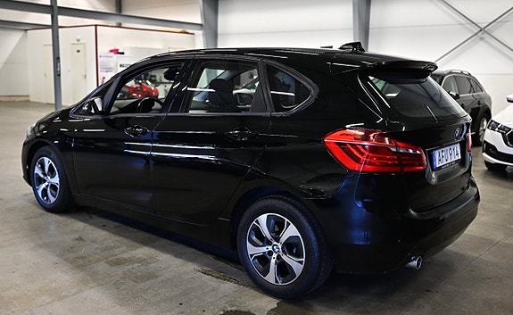 BMW 216d 7 of 21
