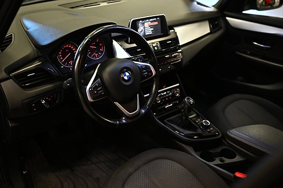 BMW 216d 9 of 21