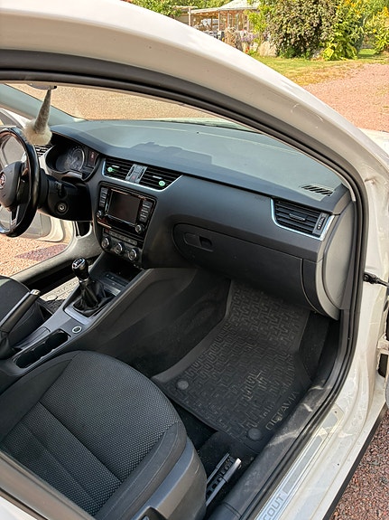 Skoda Octavia Scout 12 of 14